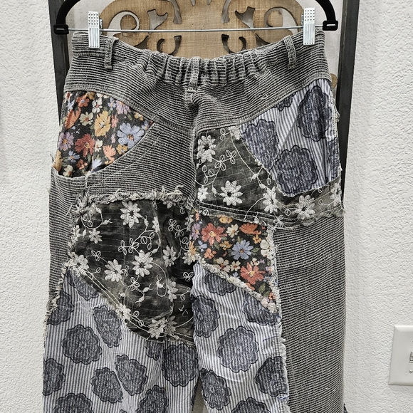 POL Floral Patchwork Joggers - Picture 4 of 5